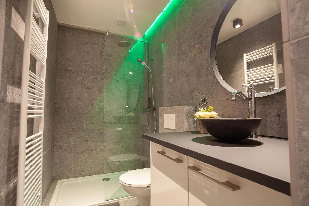 Luxury Suites Royal Antwerpen 0*,